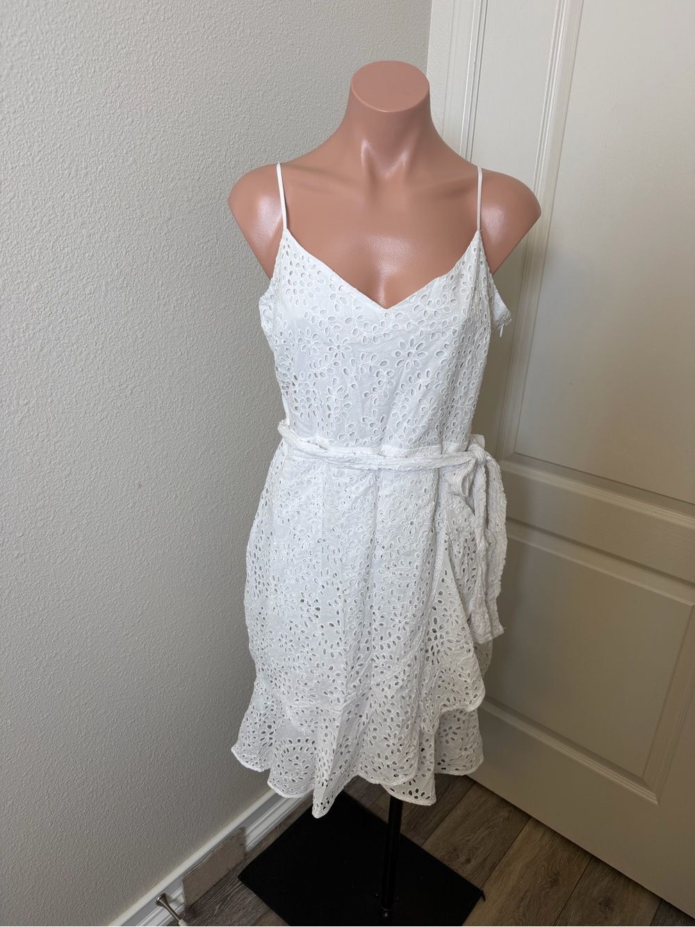 Banana Republic White Eyelet Spaghetti Strap Mini Dress Sz 6